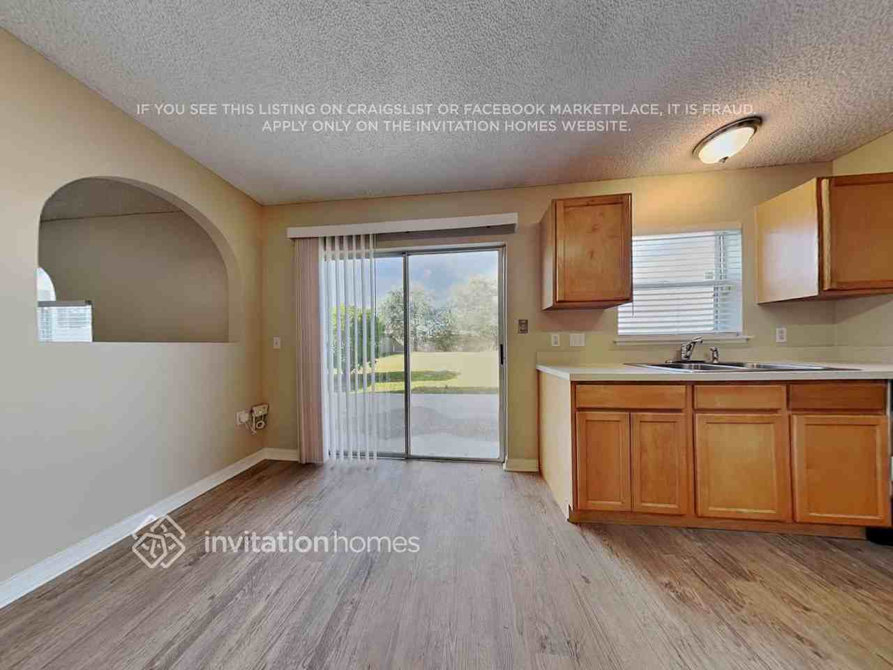 1800 Brookshire Cir - Photo 7 of 19