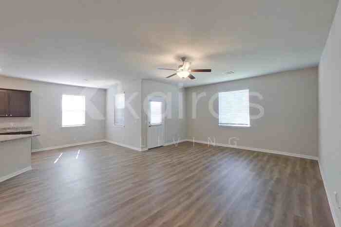 900 Nw 6th St - Photo 4 of 20