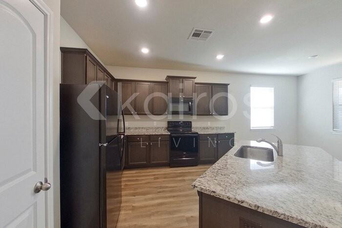 900 Nw 6th St - Photo 6 of 20