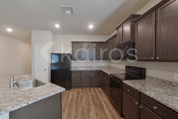 900 Nw 6th St - Photo 7 of 20