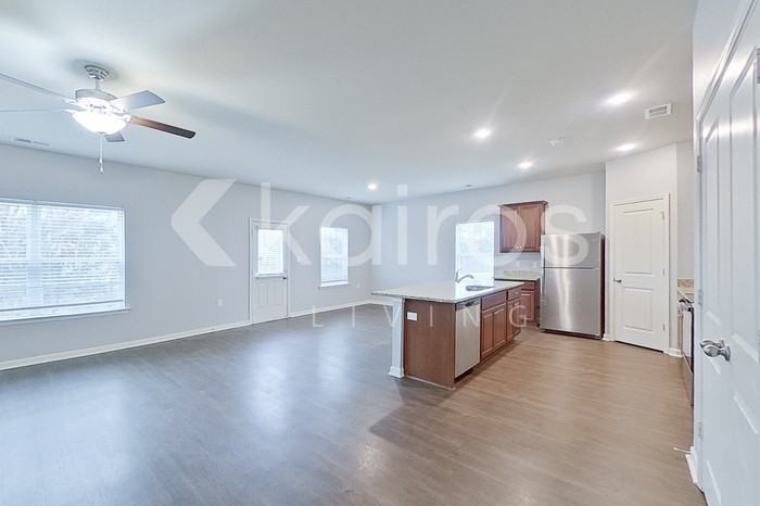 1056 Pilgrim Ln - Photo 7 of 27