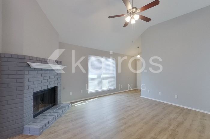 11811 Asher Ln - Photo 2 of 21