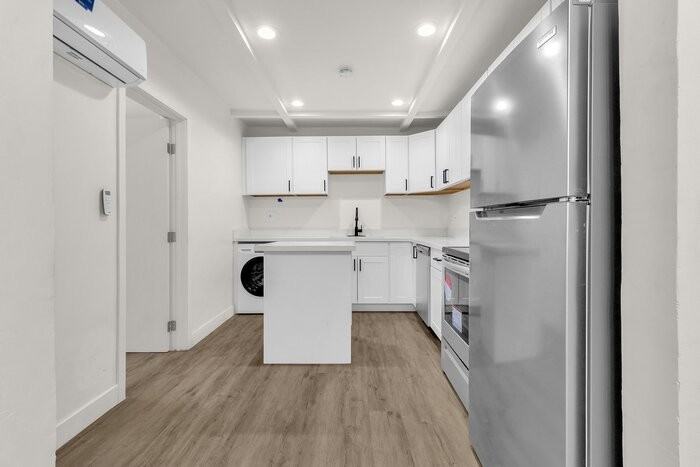 325 N 17th Dr #A - Photo 3 of 32