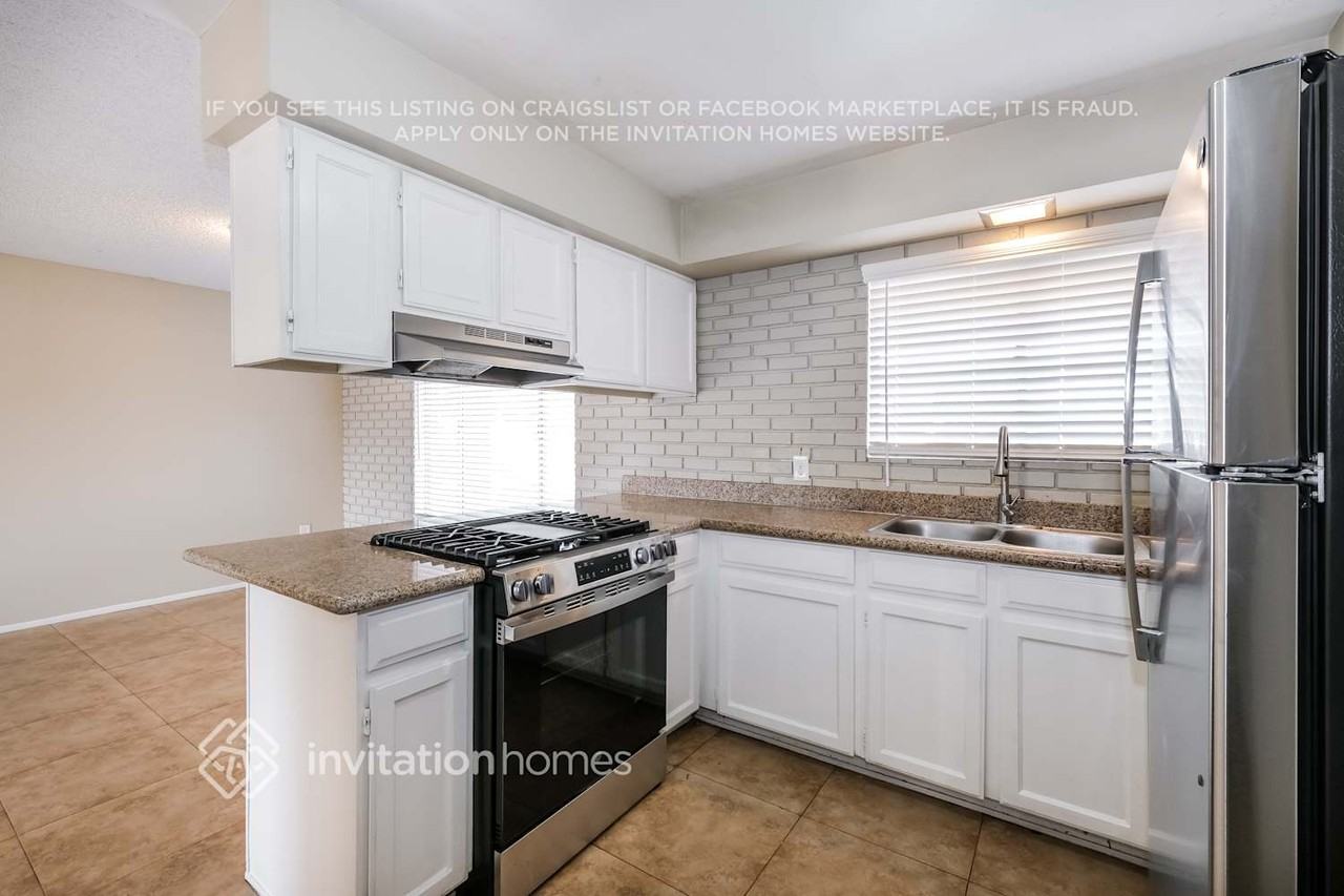 5337 W Berkeley Rd - Photo 7 of 17