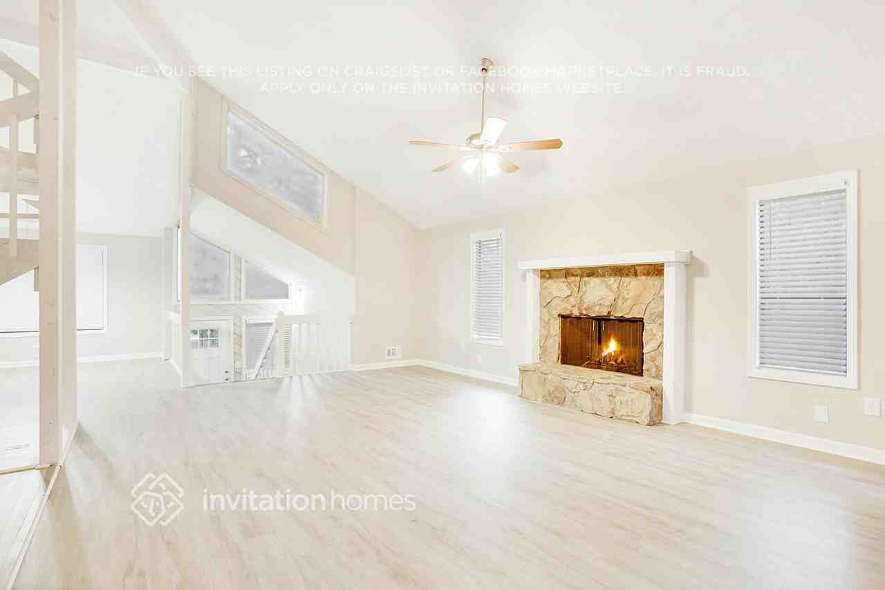 2230 Rolland St - Photo 6 of 25