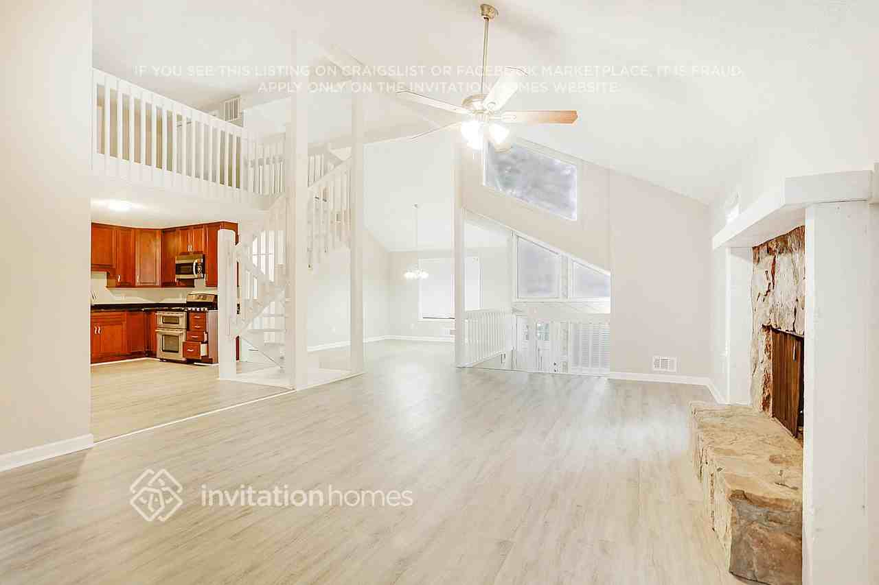 2230 Rolland St - Photo 7 of 25