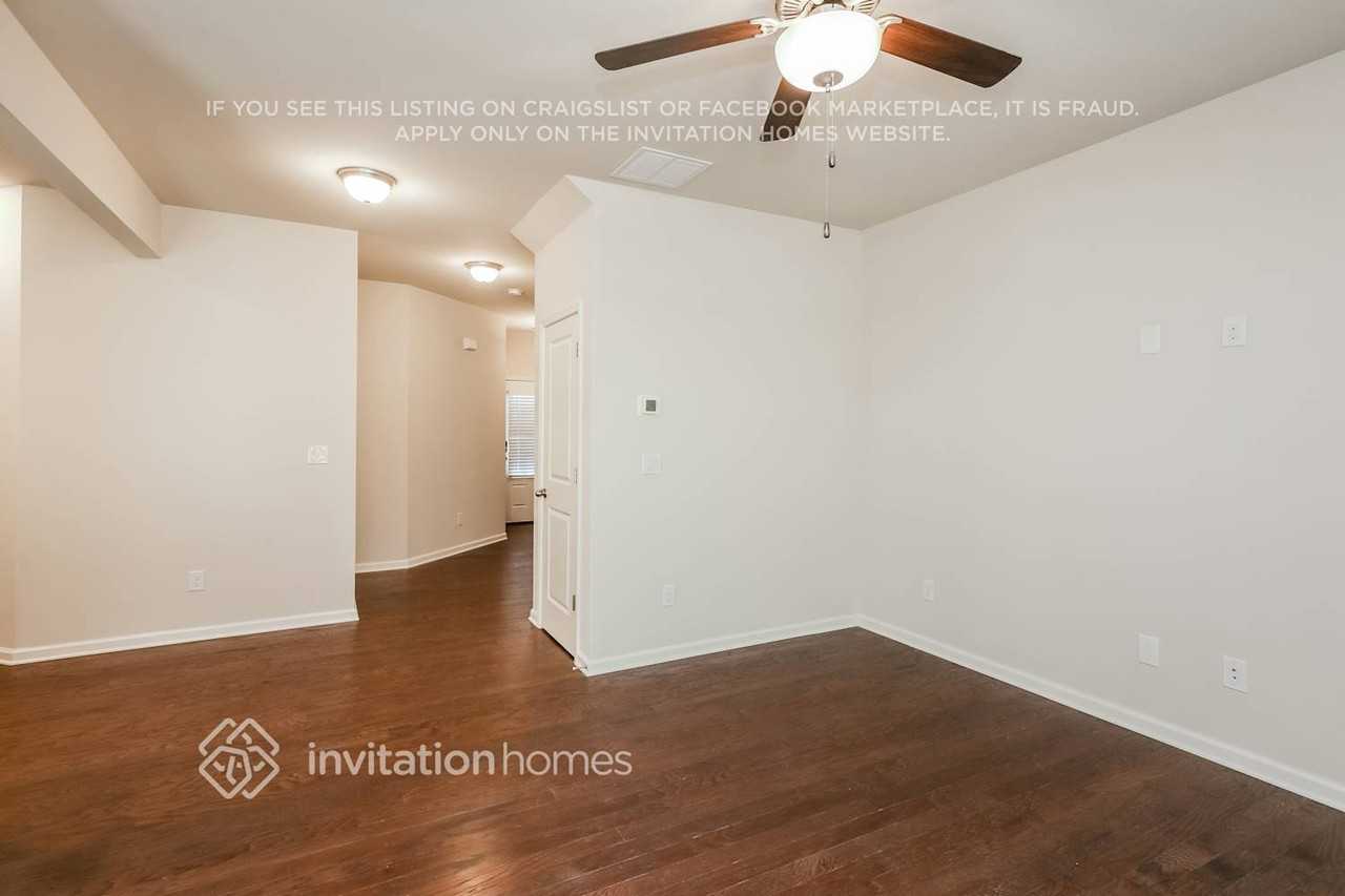 228 Highland Pointe Cir E - Photo 2 of 16