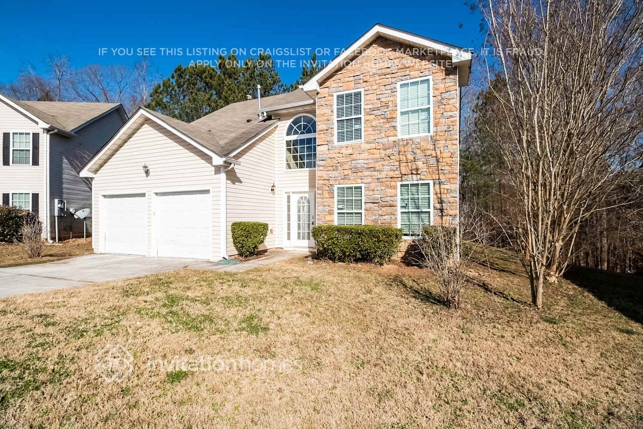 215 Marriott Dr - Photo 2 of 15