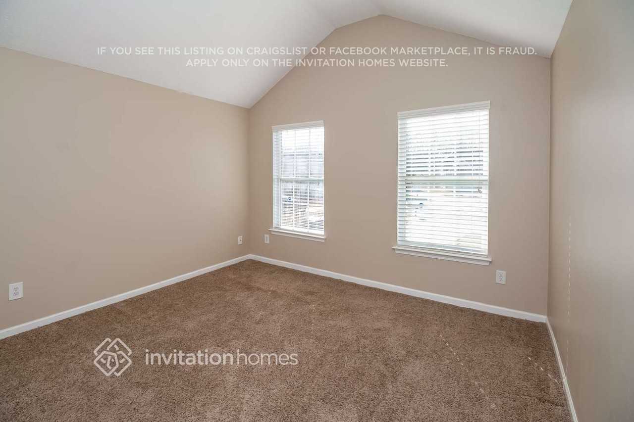 215 Marriott Dr - Photo 5 of 15