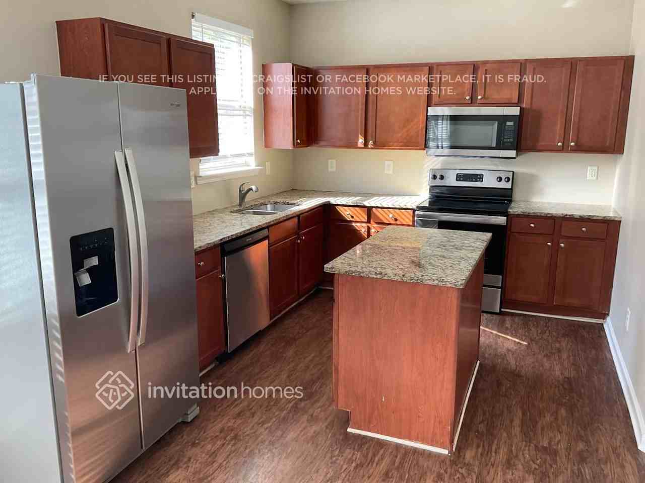 319 Village Broad St - Photo 4 of 24