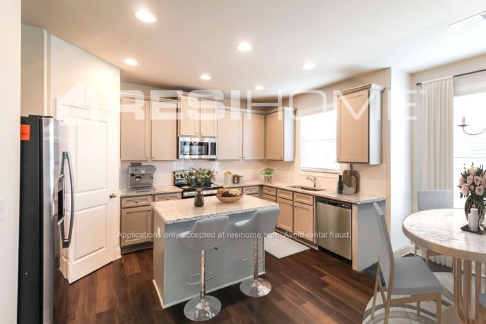 617 Verdant Crane Ct - Photo 3 of 15