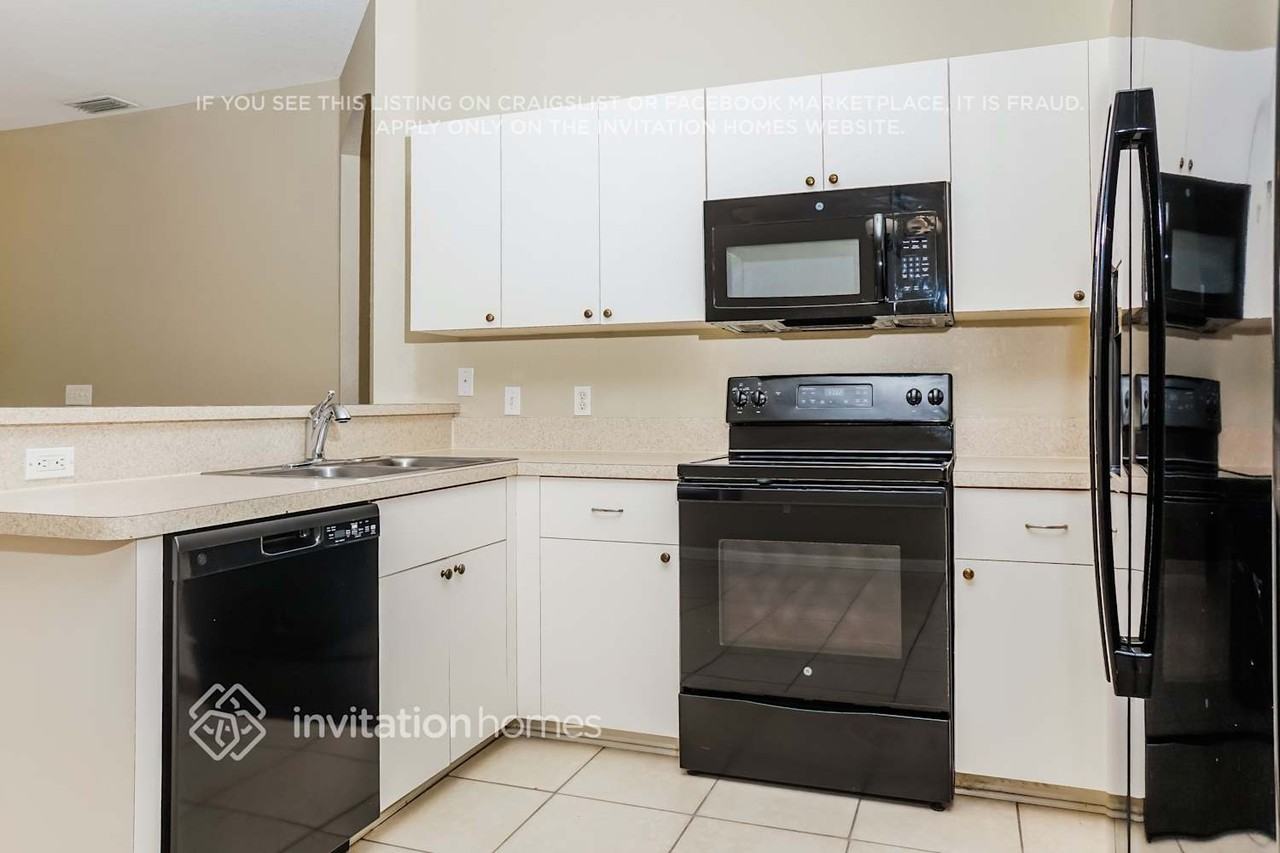 2844 Wells Ave - Photo 7 of 17