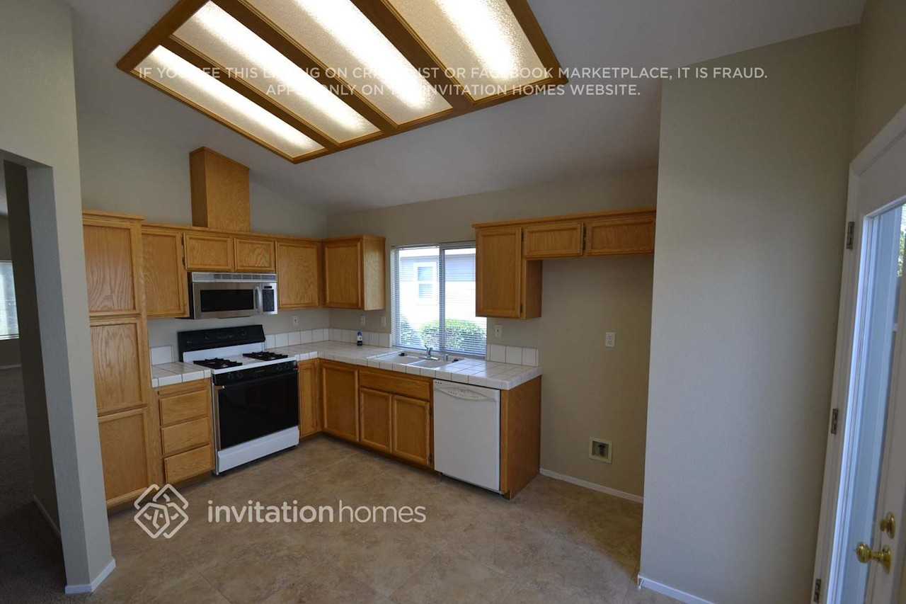 6709 Alamar Way - Photo 3 of 13