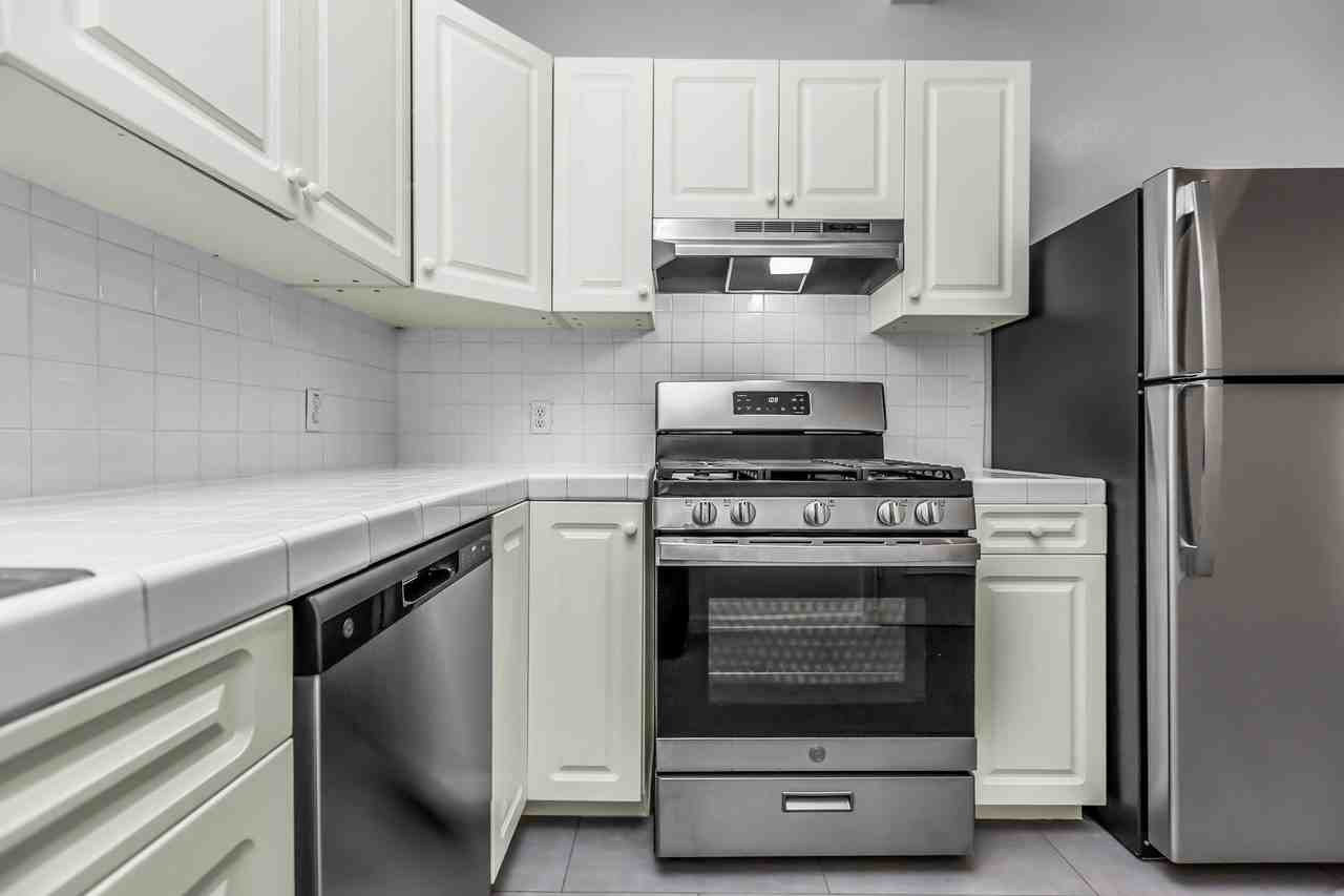 655 Powell - Photo 5 of 33