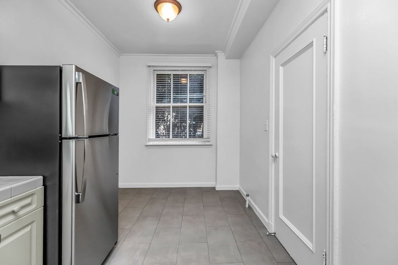 655 Powell - Photo 6 of 33