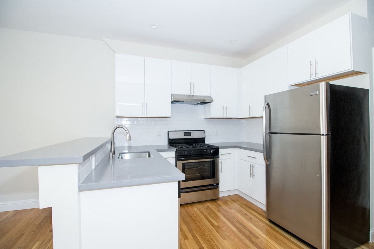 1819 Golden Gate - Photo 5 of 18