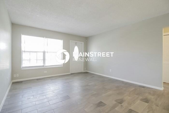 721 N E St - Photo 3 of 15