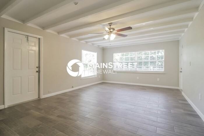 721 N E St - Photo 5 of 15