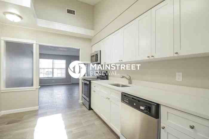 721 N E St - Photo 7 of 15