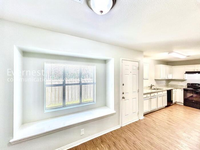 246 Creek Cove Dr - Photo 4 of 19