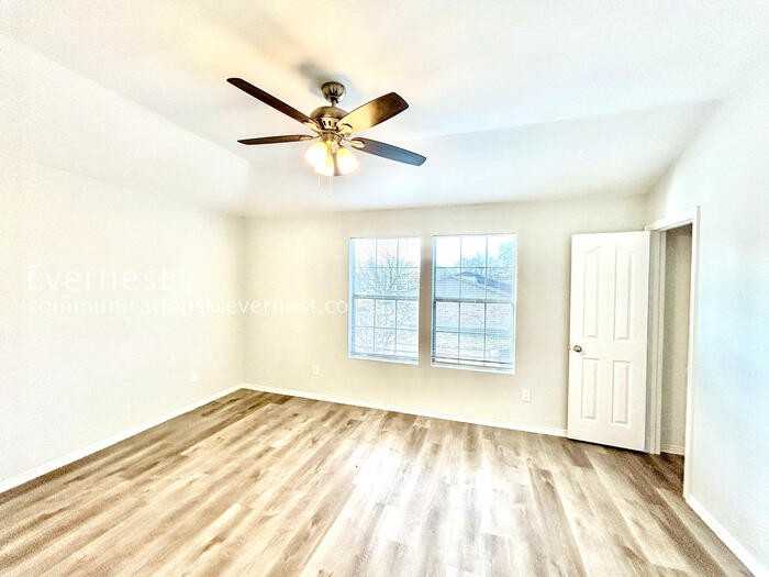 246 Creek Cove Dr - Photo 6 of 19