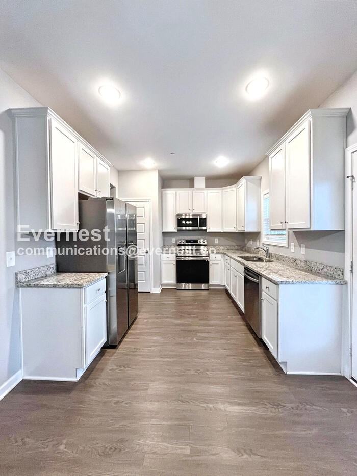 1108 Prospect Ct - Photo 3 of 28