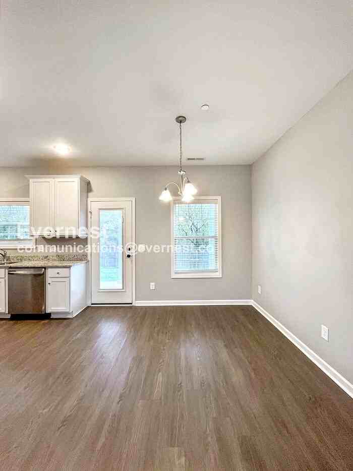 1108 Prospect Ct - Photo 4 of 28