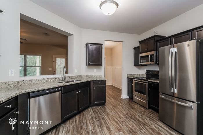 905 Justice Dr - Photo 7 of 13