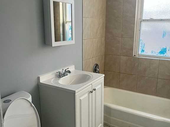 1034 E Division St #A - Photo 6 of 7