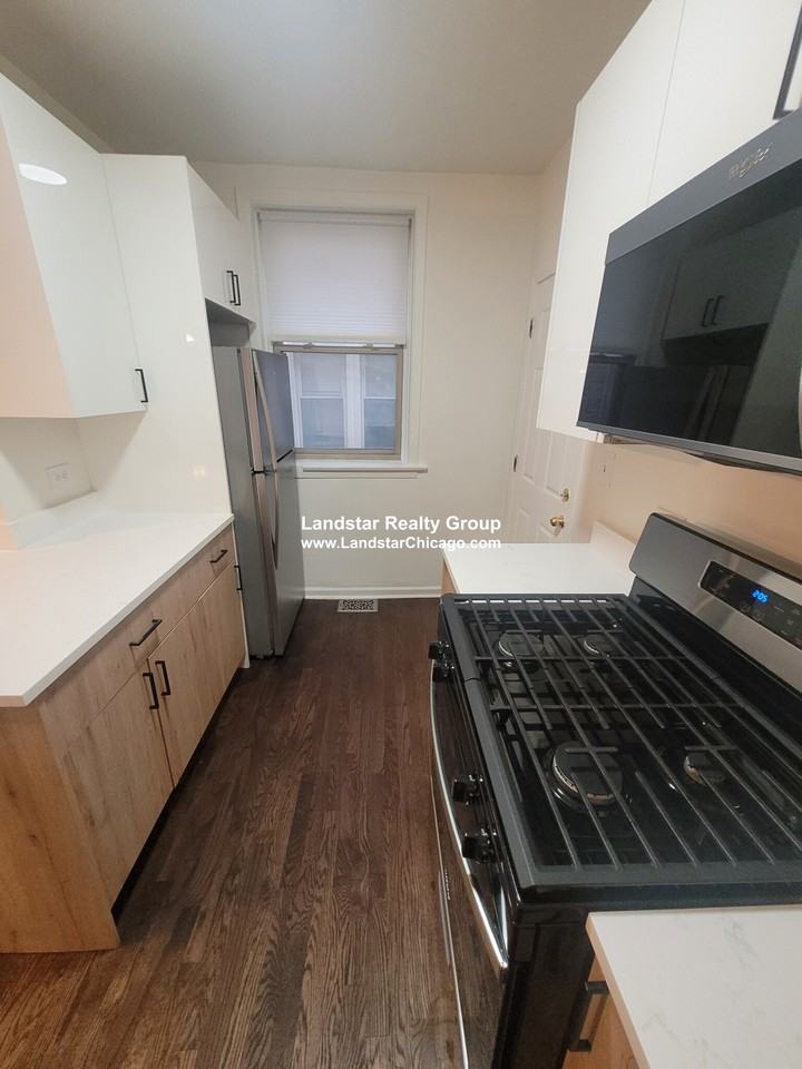 6708 N Hermitage Ave #1 - Photo 3 of 25