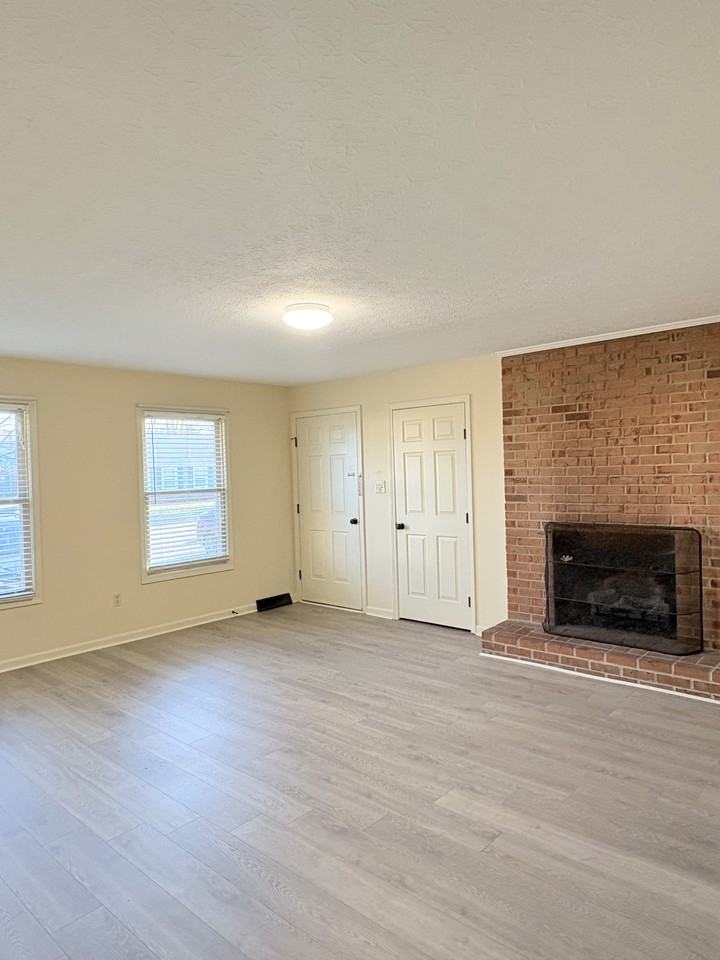 126 Woodmont Ave #B - Photo 3 of 11