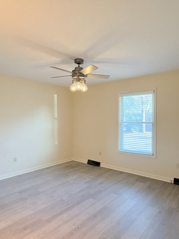 126 Woodmont Ave #B - Photo 4 of 11