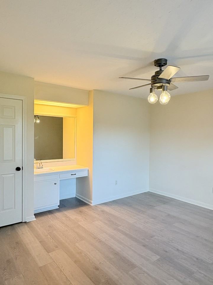 126 Woodmont Ave #B - Photo 5 of 11