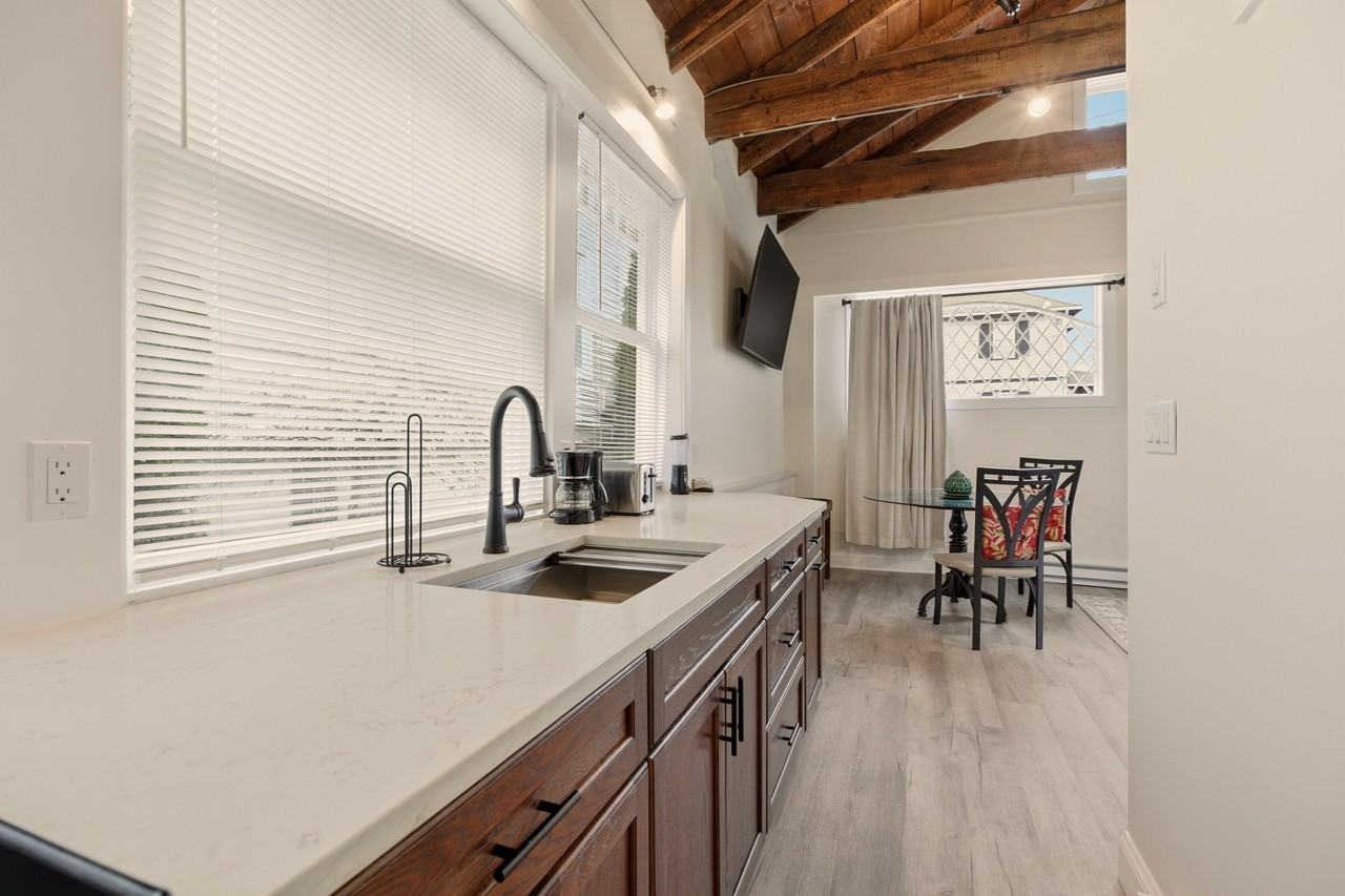 98 Kay St #4 - Photo 4 of 20