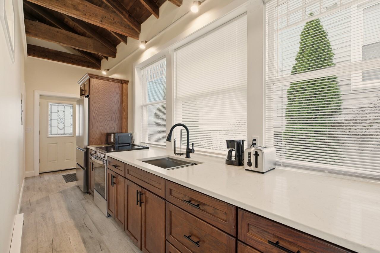 98 Kay St #4 - Photo 6 of 20