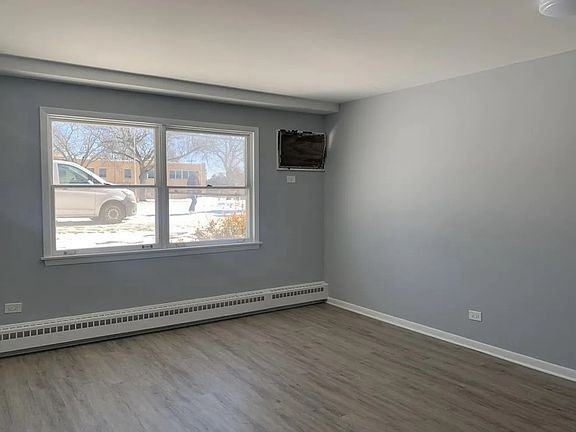 390 Executive Dr #107 - Photo 2 of 6