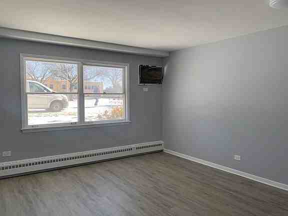 390 Executive Dr #107 - Photo 3 of 6