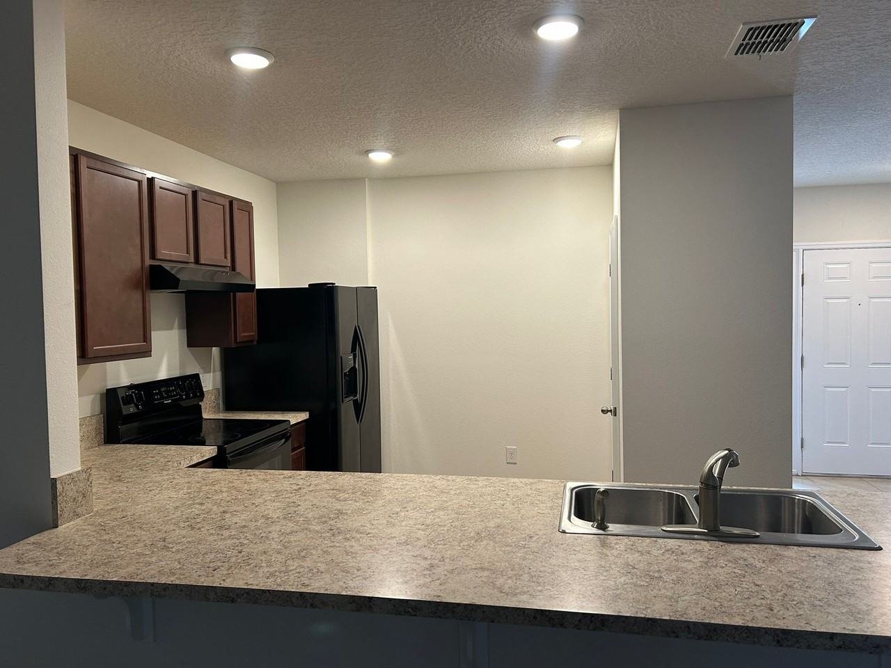 1631 Primo Ct - Photo 3 of 15