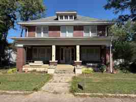 featured image of 305 E Lytle St #NA