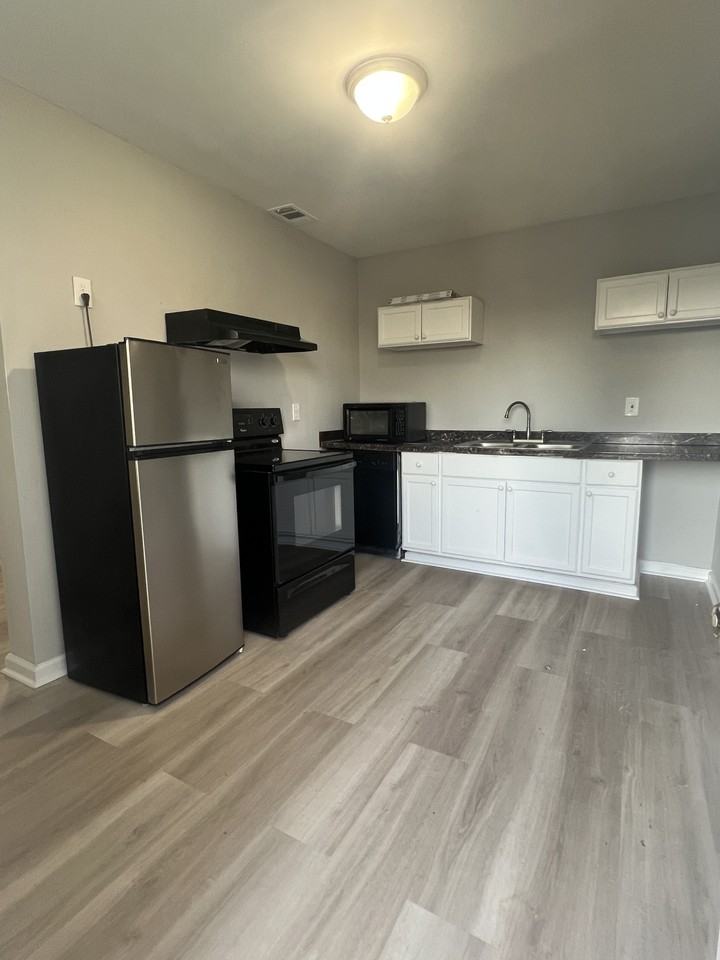 305 W Oak St #C - Photo 7 of 14