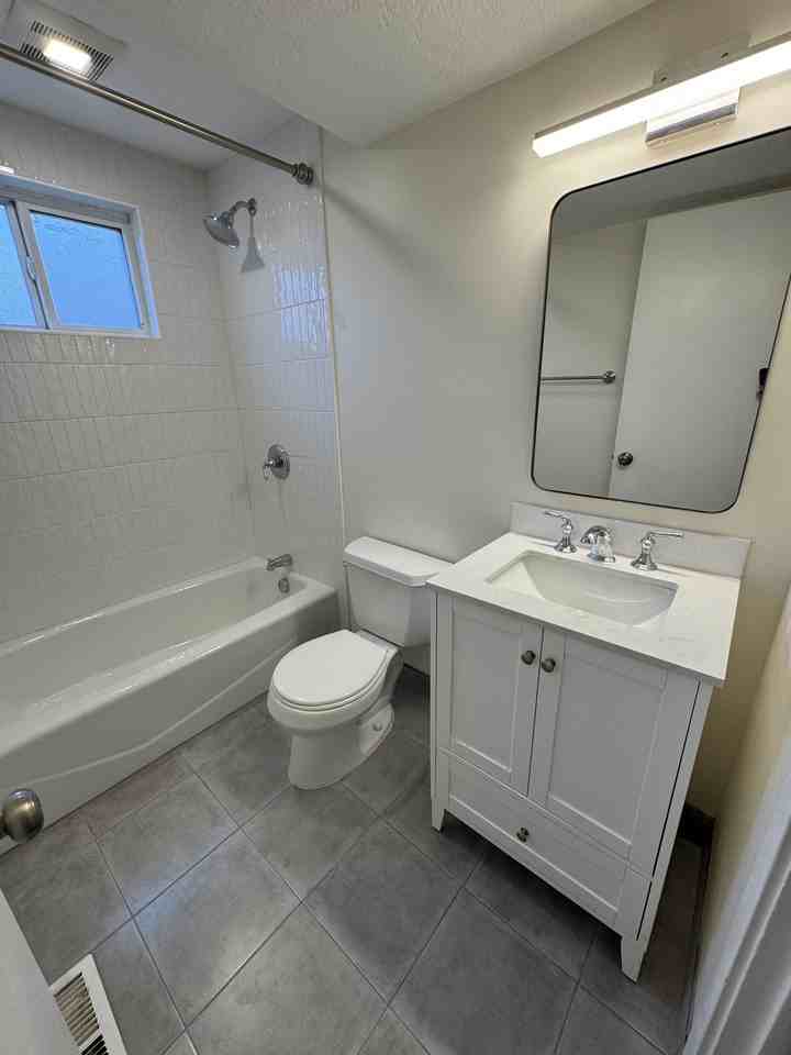 2914 S Preston St #B - Photo 3 of 14