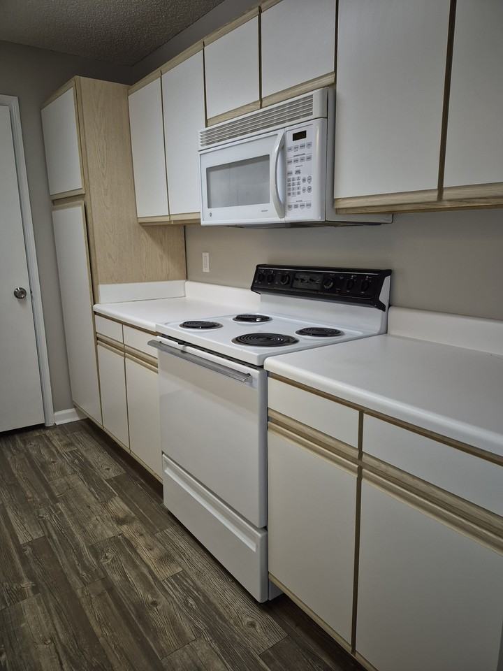 2092 S Sherwood Dr #L100 - Photo 4 of 18