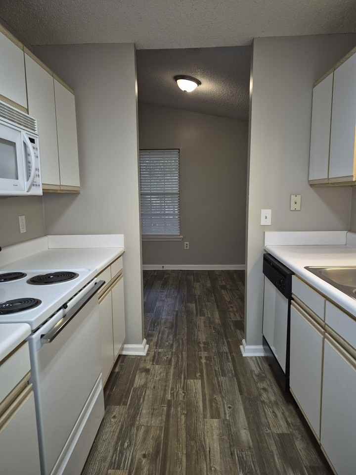 2092 S Sherwood Dr #L100 - Photo 5 of 18