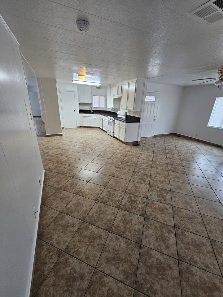 2401 W Olive Ave #NA - Photo 3 of 6