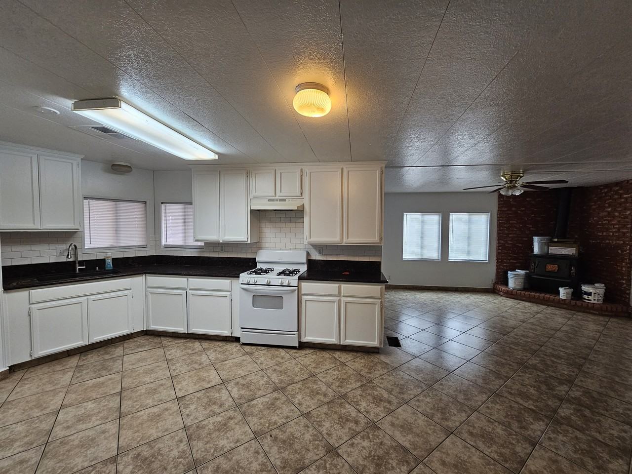 2401 W Olive Ave #NA - Photo 4 of 6