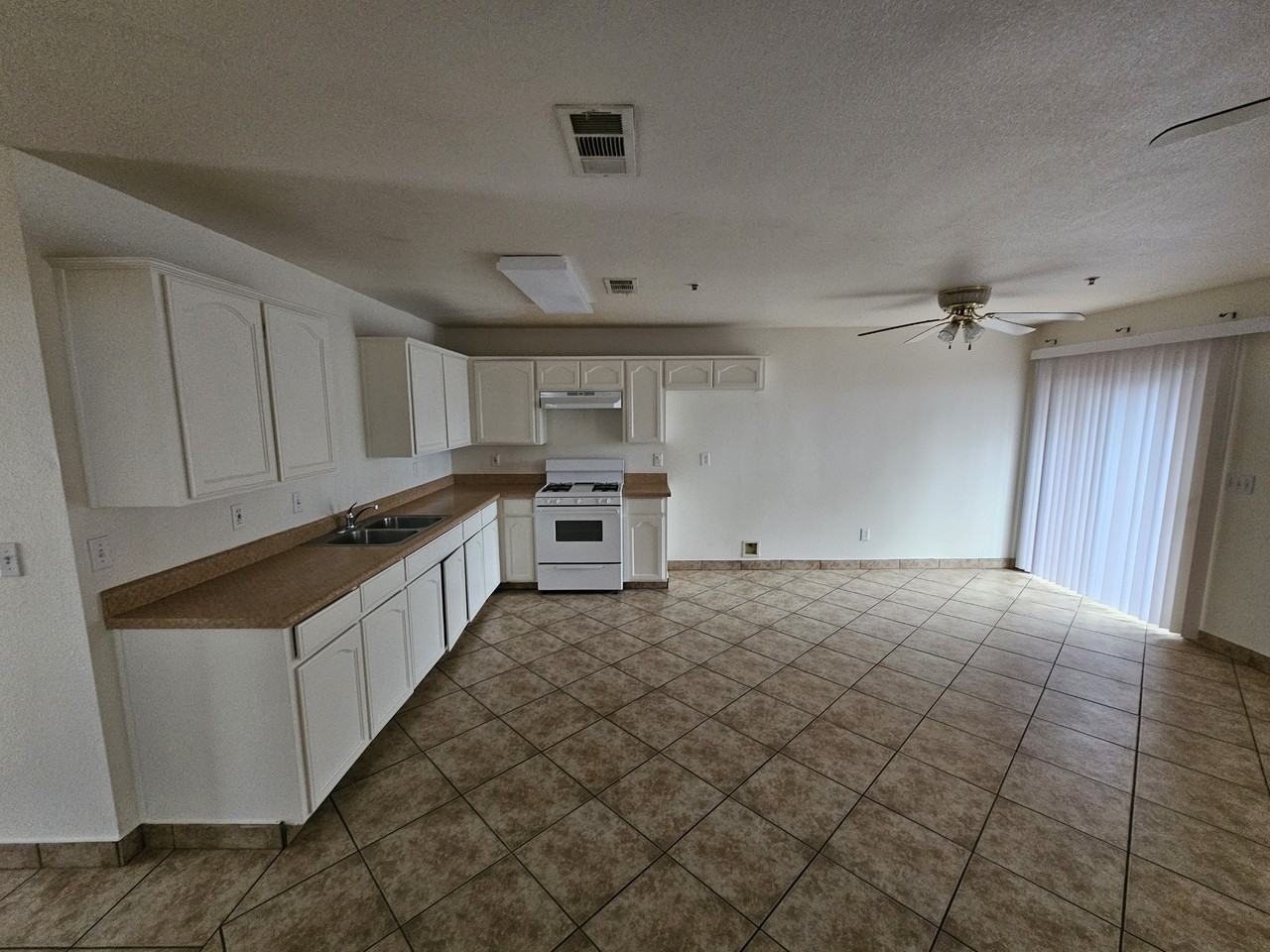 744 S Roche St #1-2 - Photo 4 of 10