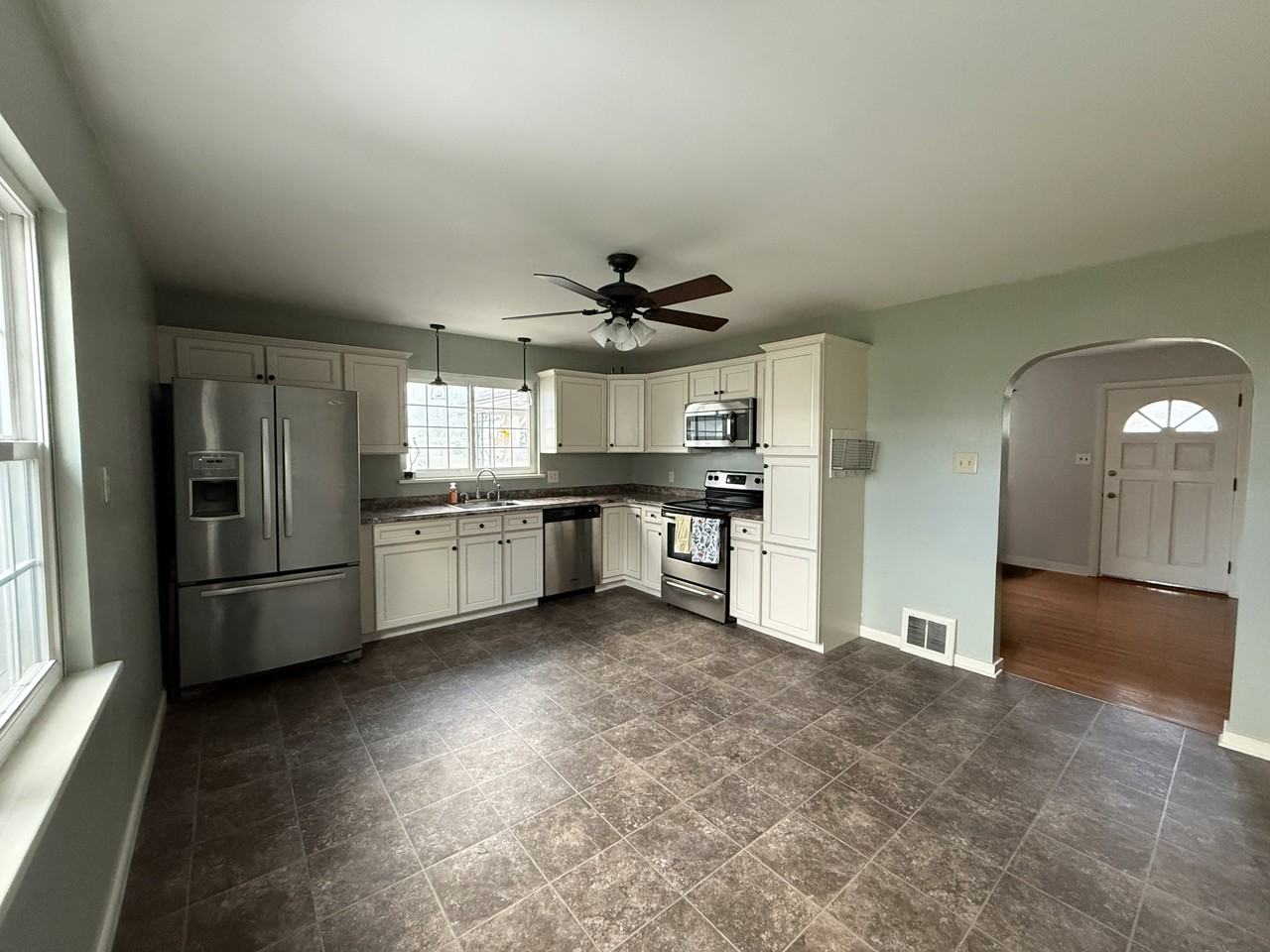 701 W Oak St #NA - Photo 4 of 16