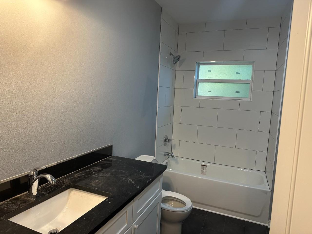 105 N Davis Street - Photo 5 of 10