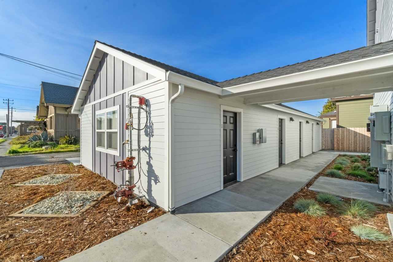 721 11th St #1 - Photo 3 of 13