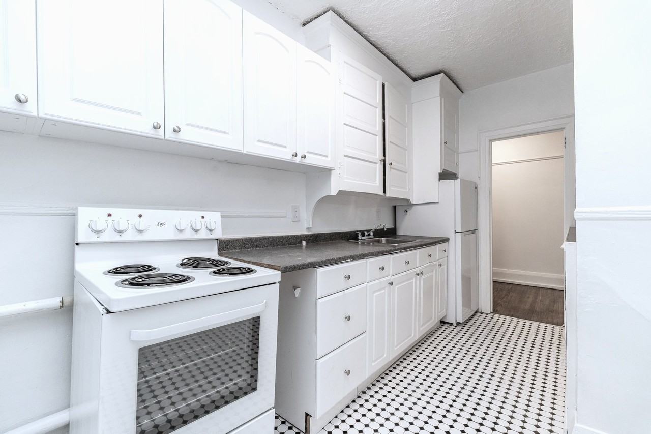 100 Vaughan Road #25 - Photo 4 of 13